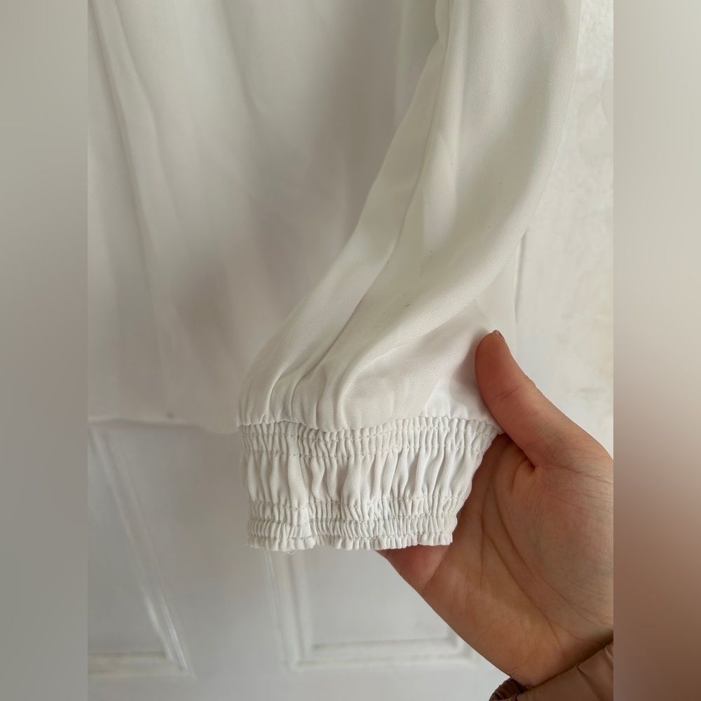 Babaton Aritzia Women's White Collared Keyhole Harry Blouse  | Women's XS - Picture 4 of 5